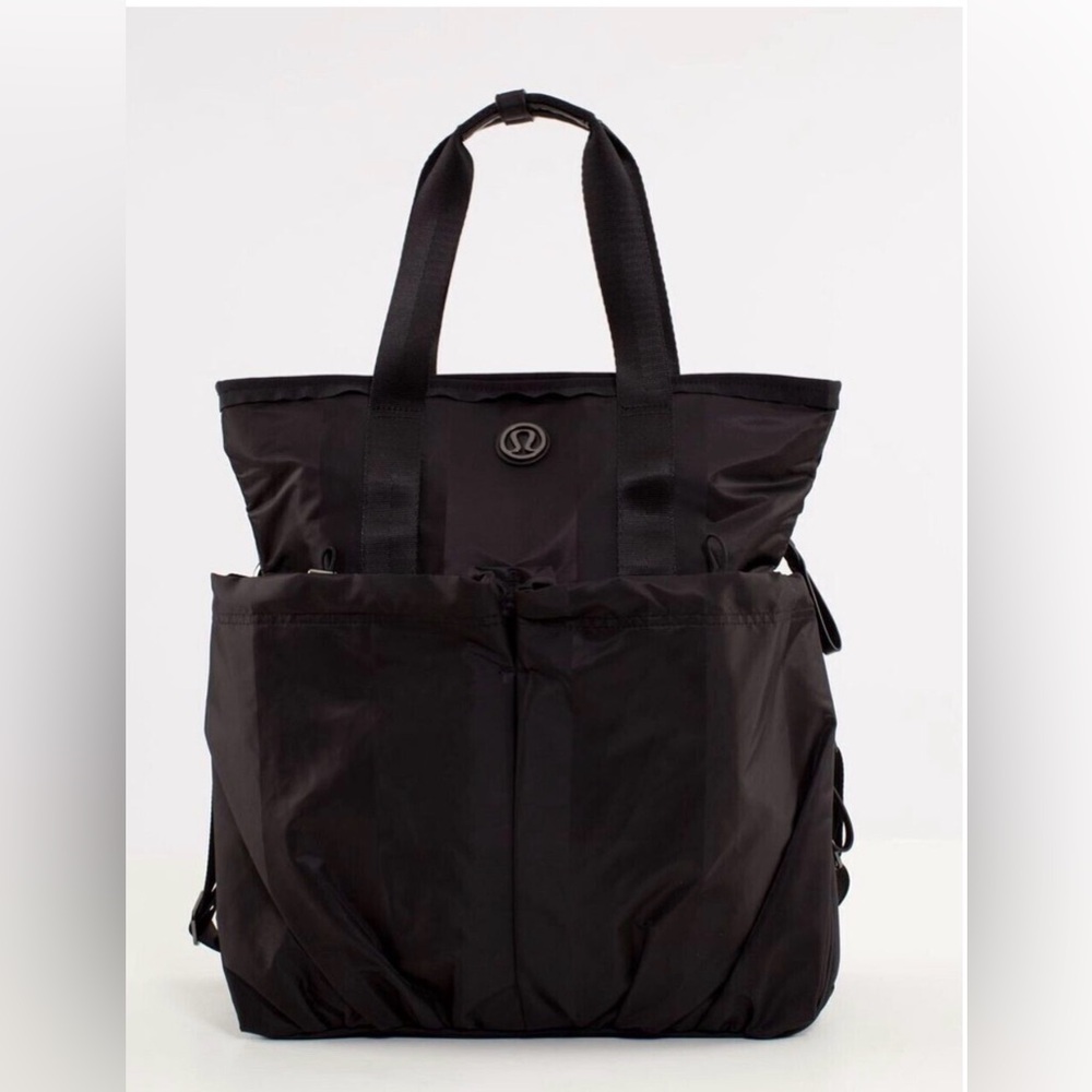 Lululemon “Flow and Go” Gym, Yoga, or Travel Carryall Tote Bag -Great condition!